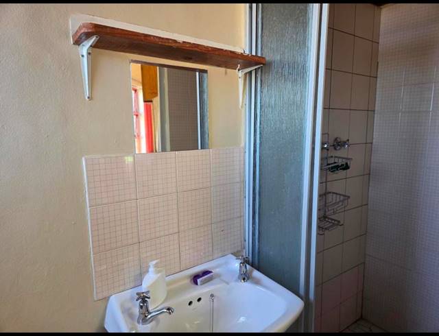 1 BEDROOM PROPERTY TO RENT IN PLATTEKLOOF 3